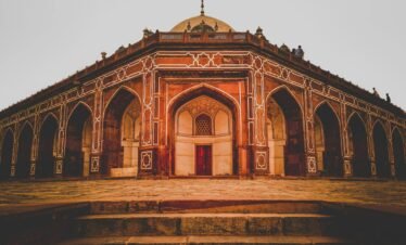 Stunning view of Humayun's Tomb with intricate Mughal architecture in daylight, Delhi.